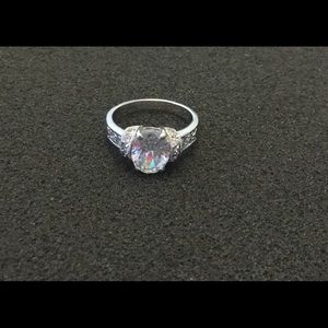 🦌 New Beautiful Sparkling CZ with side stones Ring